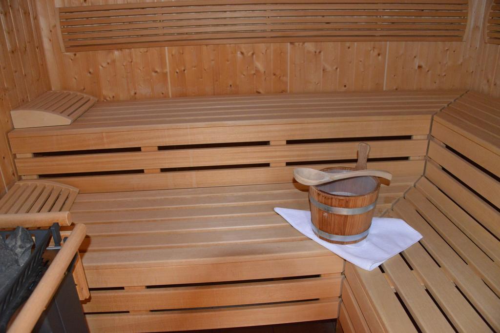 Hotel-Restaurant Ronalp Burchen Exterior photo