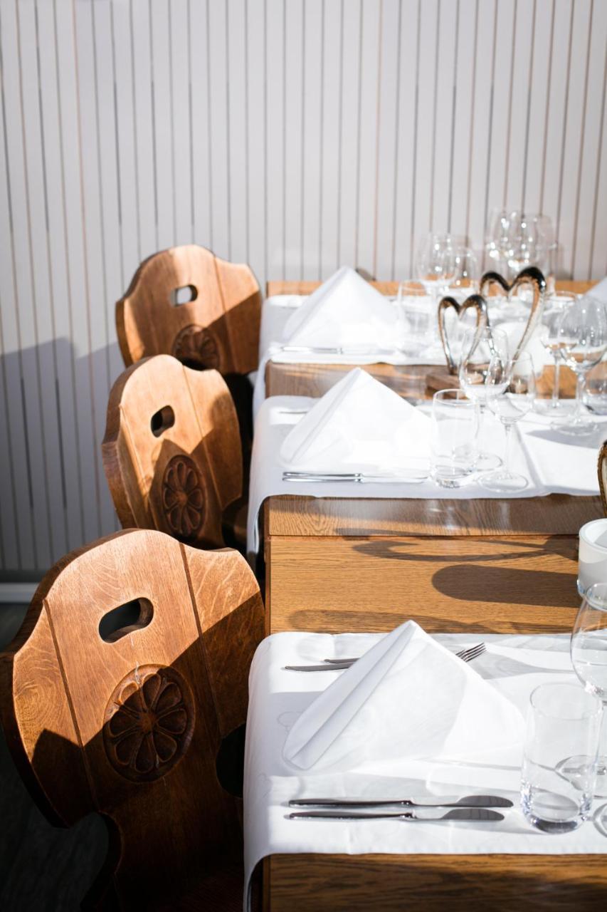 Hotel-Restaurant Ronalp Burchen Exterior photo